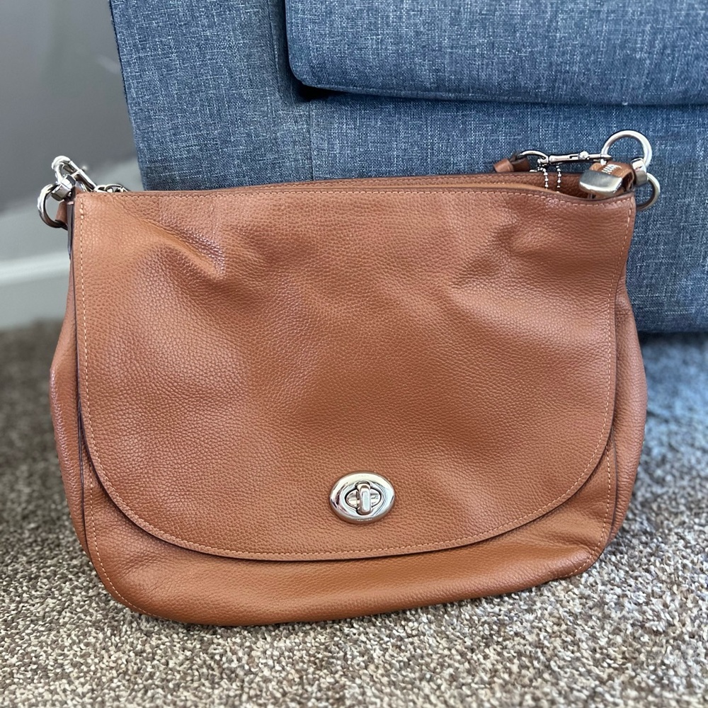 Coach leather purse in amazing condition. Like new!